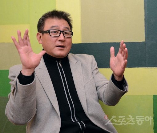 지난 23일 자진사퇴한 LG 김기태 감독이 조만간 가족이 있는 미국으로 떠난다. 그동안 리더십을 인정받은 김 감독은 올 시즌이 종료되면 꽤 많은 팀의 감독이 계약이 만료돼 새로운 대안으로 떠오르고 있다. 스포츠동아DB