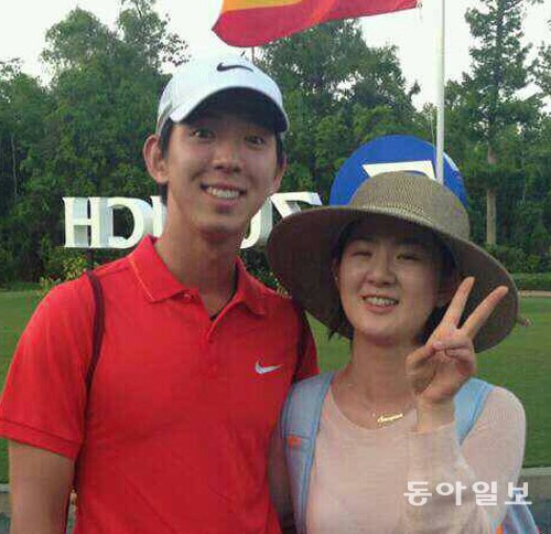 프로골퍼 노승열(23)이 취리히클래식에서 우승한 뒤 누나 승은 씨(25)와 함께 카메라 앞에 섰다. 노구현 씨 제공