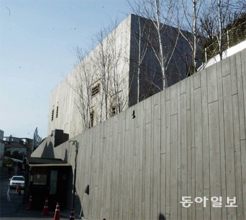 올해 공시가격 149억 원으로 서울에서 가장 비싼 단독주택으로 평가된 이건희 삼성전자 회장의 용산구 이태원동 자택. 동아일보DB
