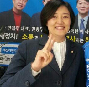 박영선 헌정사상 첫 여성 원내사령탑.