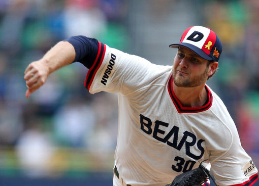 두산 볼스테드가 니퍼트에 이어 또 하나의 용병 성공기를 써내려가고 있다. 볼스테드는 11일 잠실 삼성전 호투로 두산에 주말 3연전 위닝시리즈를 선사했다. 사진제공｜스포츠코리아