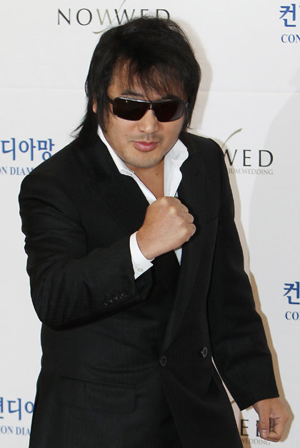 1980년대 말 데뷔한 김보성은 청춘스타에서 카리스마 강한 이미지로 각인되고 있다. 그는 진심으로 타인을 이해하는 것이 ‘의리’라고 말한다. 사진제공｜스포츠코리아