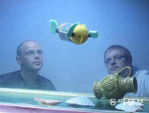 영국 탈린공대 연구팀이 개발한 수중촬영용 로봇. 바다거북처럼 4개의 물갈퀴를 달아 방향을 자유자재로 바꿀 수 있다. 탈린공대 제공