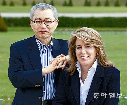 프랑스 인시아드경영대학원 김위찬, 르네 마보안 교수가 하버드비즈니스리뷰 5월호에 새로운 이론 ‘블루오션 리더십’을 발표해 주목받고 있다