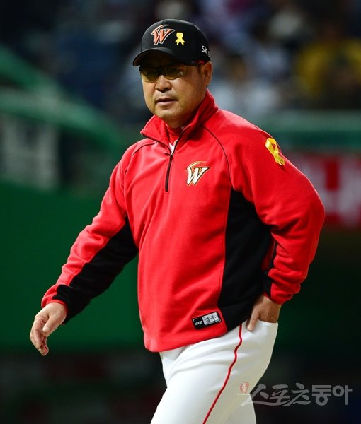 SK 이만수 감독은 17일 대전 한화전에서 7연패의 사슬을 끊었다. 이 감독은 “결국 야구는 선수가 하는 것이더라”며 연패 과정에서 인내하고 기다려야하는 감독의 숙명을 느꼈다고 털어놨다. 스포츠동아DB