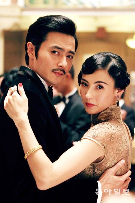 2012년 국내 개봉한 한중 합작 영화 ‘위험한 관계’. 허진호 감독은 2009년 중국에서 ‘호우시절’을 촬영한것을 인연으로 ‘위험한 관계’의 연출을 맡았다. 장동건 장쯔이 장바이즈가 출연했다. CJ E&M 제공