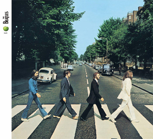 비틀스 앨범 ‘애비 로드’의 표지. 멤버 중 폴 매카트니(왼쪽에서 두 번째)만 맨발이며 오른발을 앞으로 내딛고 있다. 왼손잡이로 유명한 그는 여기서 담배를 오른손에 들고 있다.