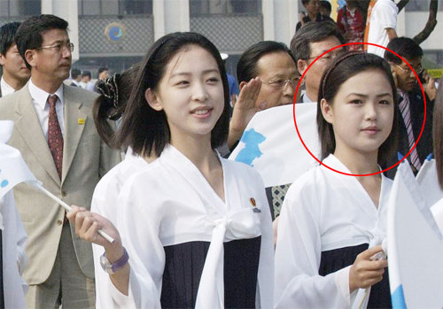 2005년 9월 인천 아시아육상대회에 북한 응원단의 일원으로 참석한 이설주(원 안). 4년 뒤 김정은 북한 노동당 제1비서와 결혼했다. 인천시청 제공