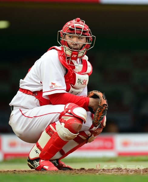 25일 인천 문학야구장에서 ‘2014 한국야쿠르트 세븐 프로야구’ SK 와이번스와 LG 트윈스의 경기가 열렸다. SK 포수 이재원. 문학｜김민성 기자 marineboy@donga.com 트위터 @bluemarine007