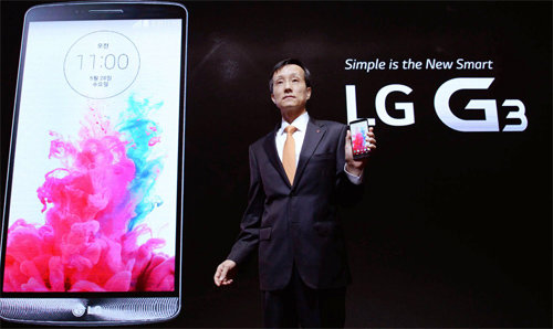 LG전자의 스마트폰 사업을 담당하고 있는 박종석 사장은 28일 열린 G3 공개 행사에서 “프리미엄형과 보급형 관련 없이 남과 차별화된 가치를 구현할 수 있고, 고객들이 편하게 받아들일 수 있는 기능을 갖춘 제품을 지속적으로 개발하겠다”고 밝혔다. LG전자 제공