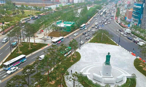 12일 문을 여는 국내 최대 도심 속 광장인 부산의 ‘송상현 광장’ 전경. 부산시 제공