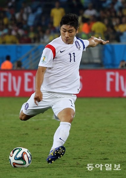 2014브라질 월드컵 대한민국과 러시아의 H조 첫 경기가 열린 18일 오전(한국 시간) 브라질 쿠이아바 아레나 판타넬 경기장. 후반 이근호가 선제골을 터뜨리고 있다. 양회성 동아일보 기자 yohan@donga.com