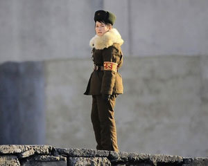 북한 양강도 혜산의 국경경비대에서 근무하는 여군.(촬영일시 미상)
