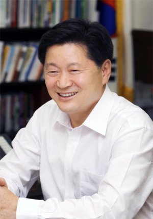 6·4지방선거에서 재선에 성공한 최창식 서울 중구청장은 “중구 구민과의 소통을 강화해 구정을 청렴하게 이끌겠다”고 밝혔다. 중구 제공