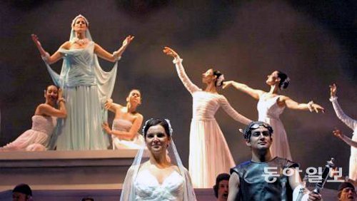2009년 아르헨티나 콜론 극장이 공연한 글루크의 오페라 ‘오르페오와 에우리디체’. 동아일보DB