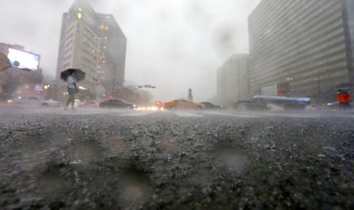 남부대륙 소나기. 동아일보DB