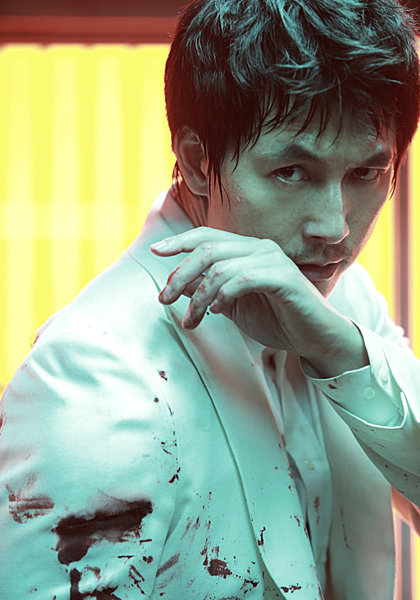 ‘신의 한 수’에서 화려한 액션 연기를 선보이는 정우성. 사진제공｜쇼박스