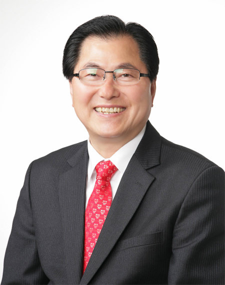 신우철 전남 완도군수는 수산업을 집중 육성하고 고품격 관광문화 콘텐츠로 행복이 넘치는 ‘희망 완도’를 만들겠다고 말했다. 완도군 제공