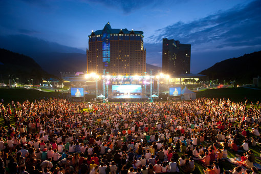 하이원 리조트 여름축제의 2013년 공연 모습. 올해도 다양한 가수들의 무대를 즐길 수 있다. 사진제공｜하이원리조트