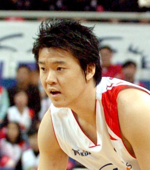 2006-2007프로농구.061210.
울산모비스-창원LG.울산동천체육관.
모비스  정상헌.
(김동준/news@photoro.com)