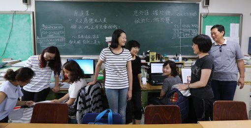 전북대 중문과 대학원 ‘화이부동’ 연구실은 방학 중임에도 불구하고 BK21 사업 연구에 바쁜 대학원생들로 넘쳐난다. 이중에는 중국에서 온 유학생들도 여럿 있다.
