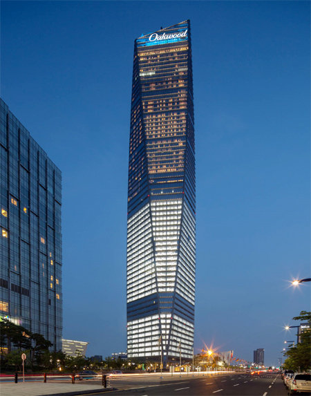 23일 문을 연 럭셔리 레지던스 호텔 ‘오크우드 프리미어 인천’. 이 호텔은 국내 최고층 빌딩인 동북아트레이드타워 36∼64층에 있다. 오크우드 프리미어 인천 제공