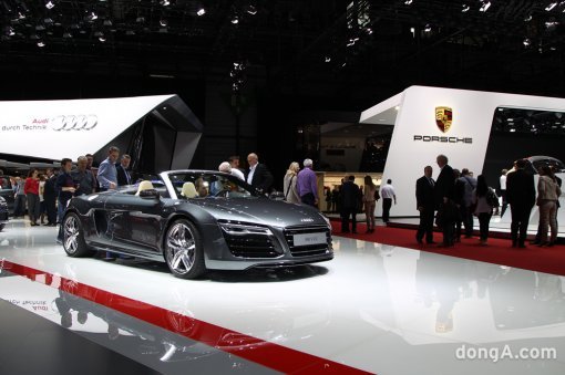 사진=지난 ‘2014 제네바모터쇼’에서 공개된 아우디 고성능 스포츠카 R8 V10