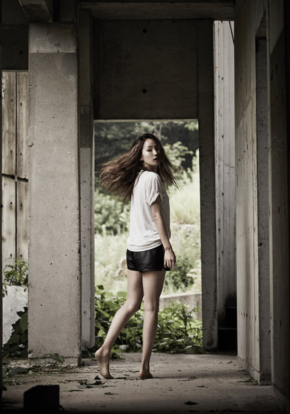 귀엽고 깜직한 원더걸스의 모습은 잊어라. 성숙한 여인의 모습만 있을 뿐이다. 예은이 첫 번째 솔로앨범에 풍부한 감성을 담아냈다. 사진제공｜JYP엔터테인먼트