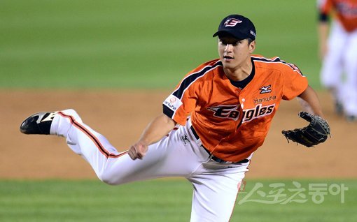 한화 윤규진은 팀이 이기면 9회는 물론 8회에도 마운드에 올라 뒷문을 잠근다. 주위에선 안쓰러워하지만 그는 오히려 ‘구원투수 최다 이닝’을 소화하는 것을 목표로 삼을 만큼 팀을 위한 희생정신이 뛰어나다. 스포츠동아DB