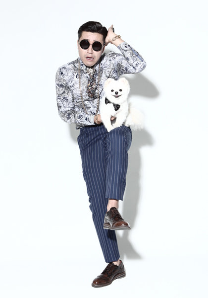 그룹 코요태의 김종민이2년 만에 신곡 ‘살리고 달리고’를 들고 솔로로 나선다. 어리바리한 모습이 때론 독이 되기도 하지만 그는 
“잘 할 수 있는 음악을 재미있게 하자”는 목표로 ‘가수 김종민’으로 돌아온다. 사진제공｜KYT엔터테인먼트