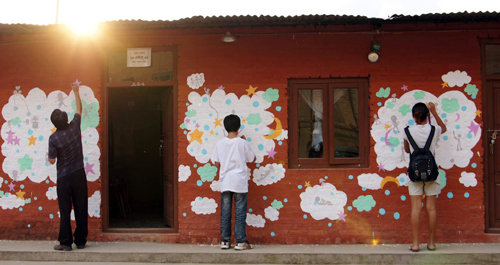 2013년 네팔에 거주하는 한국 어린이들을 위한 한글학교에 벽화를 그렸다. 현지에 거주하는 네팔 주민과 한국 어린이들이 함께 참여해 더욱 의미가 깊다.