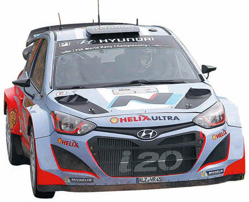 22∼24일(현지 시간) 독일 트리어에서 열린 세계랠리챔피언십(WRC)에서 현대차가 제조사 부문 1위를 차지했다. 이번 랠리에서 1위를 차지한 현대차 팀 소속 티에리 누빌 씨가 경주하고 있다. WRC 제공