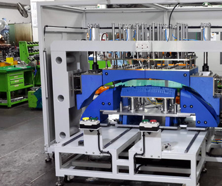 플라스틱 제품 압착 조립기.