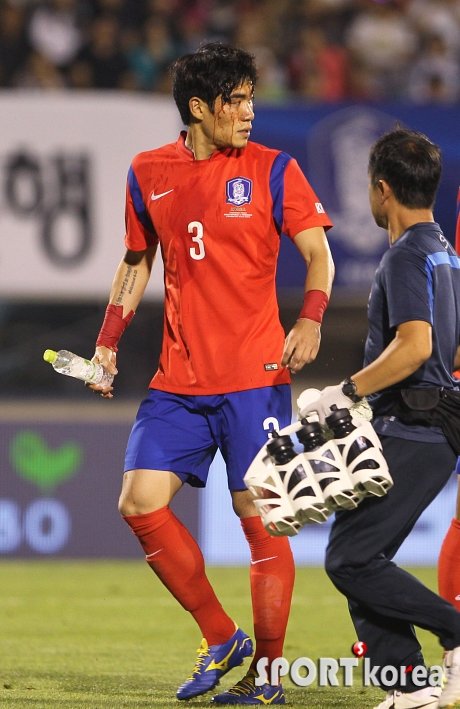 ‘한국-베네수엘라’ 피 흘리는 김주영