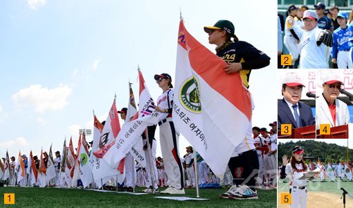 1. 2014 LG배 한국여자야구대회에 참가한 전국 37개 여자야구팀 선수들이 13일 전북 익산시야구장에서 열린 개막식에 참석해 페어플레이 등을 다짐하며 열띤 10주간의 대장정에 돌입했다. 2. LG전자 구본준 부회장이 13일 대회 개막식에 앞서 입을 굳게 다문 채로 시구 연습에 집중하고 있다. 3. 박경철 전북 익산시장이 로고가 새겨진 야구모자를 쓰고 개회사를 하고 있다. 4. 이광환 한국여자야구연맹 부회장이 환영사를 읽고 있다. 5. 블랙펄스의 김학진이 37개 야구단을 대표해 오른손을 펼쳐들고 선수선서를 하고 있다. 익산｜김민성 기자 marineboy@donga.com 트위터 @bluemarine007