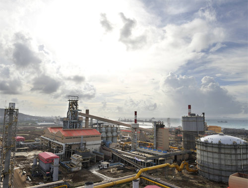 포스코가 인도네시아에 세운 동남아시아 최초의 일관제철소 크라카타우포스코 전경. 연산 300만 t 규모로 슬래브와 후판을 150만 t씩 생산할 수 있다. 크라카타우포스코 제공