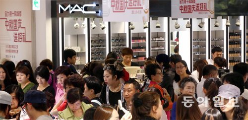 한국관광공사에 따르면 2017년 방한 외국인은 2000만 명에 근접할 것으로 예상된다. 그러나 이런 희망 섞인 전망과는 달리 쇼핑을 제외하면 ‘볼거리’ ‘구경거리’가 없다는 지적도 많다. 동아일보DB