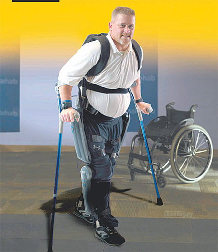 25일 경기 고양시 킨텍스에서 개막하는 대한병원협회 주최의 ‘국제병원의료산업박람회’에서 선보이는 웨어러블 로봇 리워크. 하반신 마비 장애인도 이 로봇을 입고 걸을 수 있다. 대한병원협회 제공