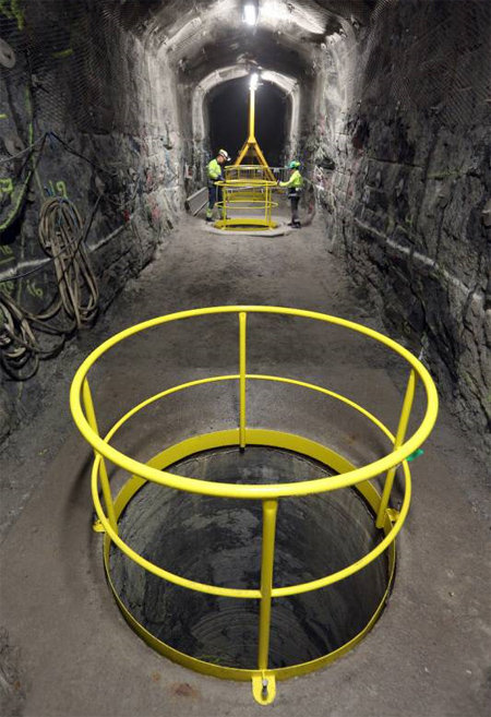 핀란드 올킬루오토 섬에 건설 중인 사용후핵연료 최종처분 연구시설 ‘온칼로’의 모습. 깊이 437m 지하에 마련된 지름 1.5m의 구덩이 안에 캐니스터로 감싼 사용후핵연료를 처분한다. 사용후핵연료 공론화위원회 제공