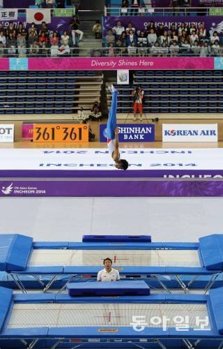 26일 인천 남동체육관에서 열린 체조 남자 트램펄린에 출전한 대한민국 차상엽이 연기를 펼치고 있다. 양회성 기자 yohan@donga.com
