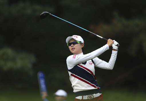 KLPGA 투어가 시즌 막바지로 접어든 가운데 상금왕으로는 김효주가 유력하다. 김효주가 지난달 27일 평창 휘닉스파크 골프장에서 열린 KDB대우증권클래식에서 티샷을 하고 있다. 사진제공｜KLPGA