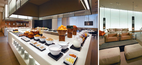 신라스테이 역삼의 3층에 있는 뷔페 레스토랑 ‘카페(Cafe)’에서는 신라호텔의 명품 음식을맛볼 수 있다(왼쪽 사진). 호텔 최상층 라운지처럼 꾸며진 로비의 모습.