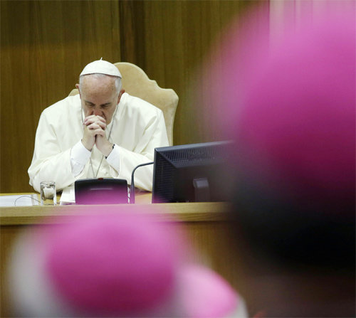 최근 폐막된 세계주교대의원회의에 참석한 프란치스코 교황. 천주교서울대교구 제공