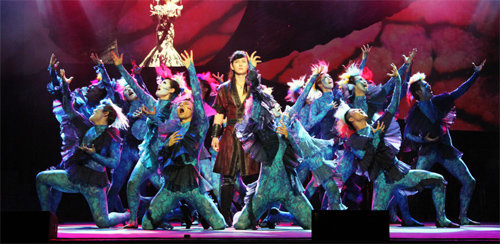 2일 중국 상하이 둥팡아트센터 오페라홀에서 열린 제16회 상하이국제아트페스티벌 무대에서 배우들이 창작뮤지컬 ‘투란도트’를 연기하고 있다. 딤프 사무국 제공