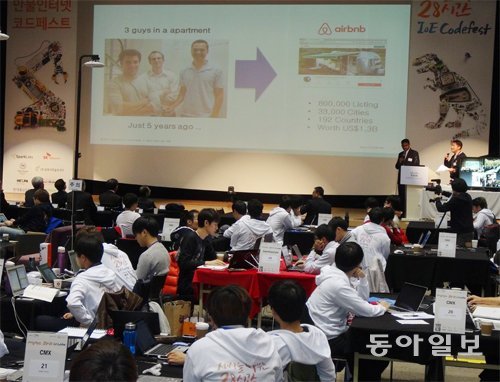 5, 6일 인천 송도국제도시 포스코타워에서 미래창조과학부가 선정한 ‘2014 사물인터넷 진흥주간’을 맞아 시스코 주최의 만물인터넷 경진대회가 열렸다. 프로그래머 100여 명이 28시간 동안 잠을 자지 않고 사회와 환경을 바꿀 수 있는 기술을 선보였다. 김영국 동아닷컴 객원기자 press82@donga.com