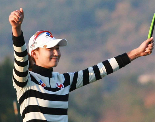 김민선이 9일 ADT캡스챔피언십에서 우승하며 한국여자프로골프(KLPGA) 투어에 불어 닥친 ‘19세 열풍’에 합류했다. KLPGA 제공