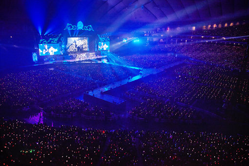 그룹 JYJ와 10만 관객이 하나가 되었다. JYJ는 18∼19일 일본 도쿄돔에서 열린 콘서트를 통해 팬들에게 ‘평생 잊지 못할 순간’을 선물했다. 사진제공｜씨제스엔터테인먼트