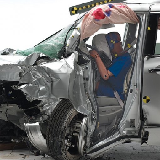 사진=닛산 퀘스트, IIHS 웹사이트 캡처