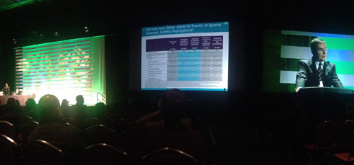 16일 미국 보스턴에서 열린 미국류머티스학회(ACR)에서 독일의 한 교수가 토파시티닙의 효능과 안전성에 대해 설명하고 있다. 한국화이자제약 제공