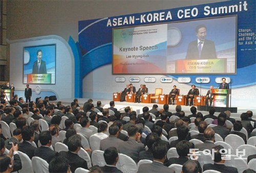 다음 달 부산에서 개최되는 한-아세안 CEO 서밋은 한국과 아세안 기업인들의 교류 무대다. 2009년 제주에서 개최됐던 한-아세안 CEO 서밋. 동아일보DB